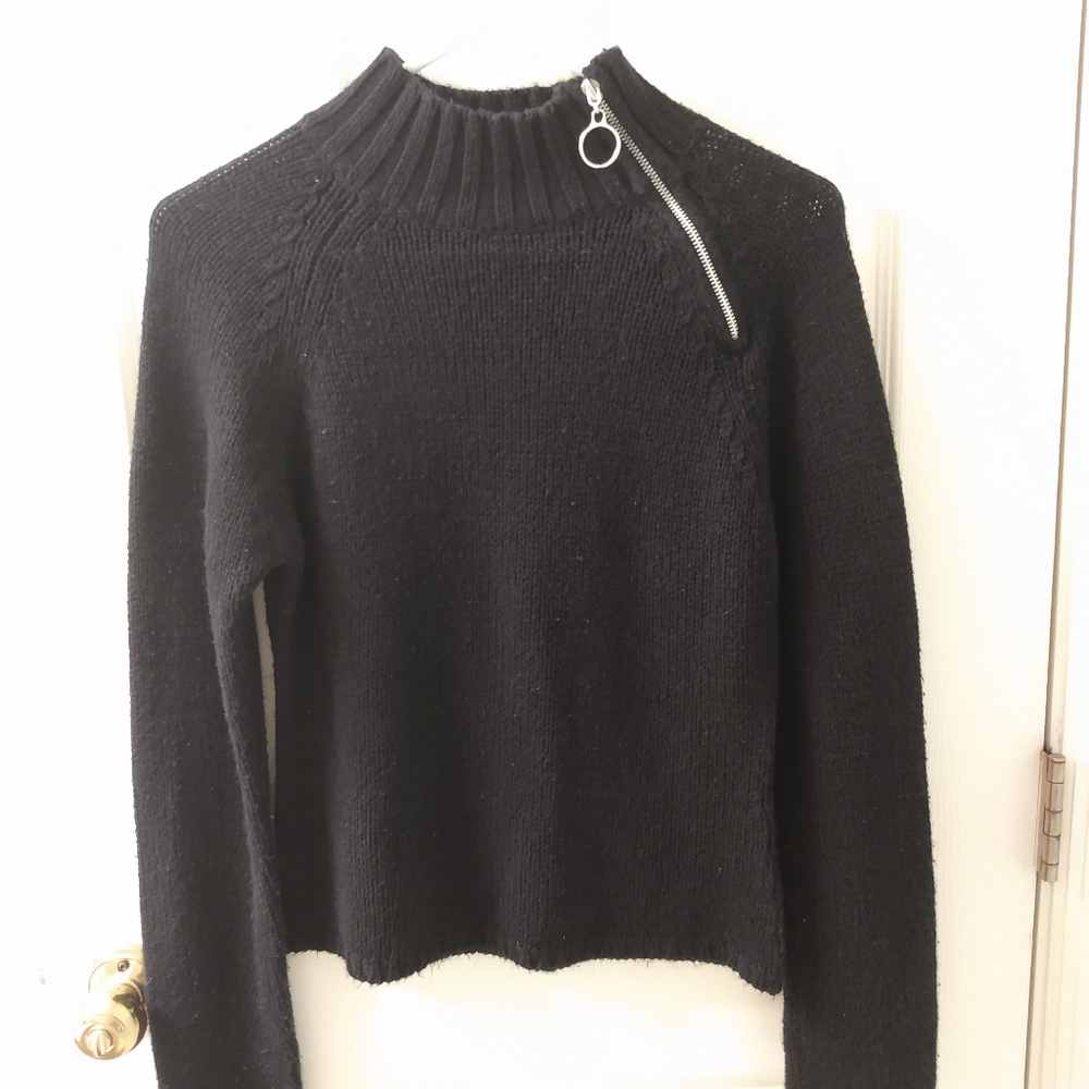 Juniors Size Large Sweater